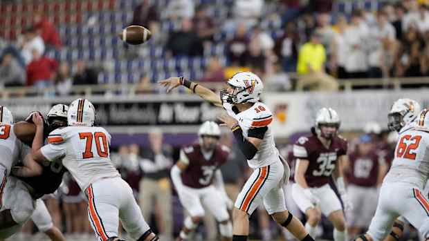 Iowa high school football: Valley stunned rival Dowling in final minute of the Iowa Class 5A semifinal with 2-point conversion to secure a 22-21 victory in Cedar Falls on November 11, 2022 and advance to the state championship.